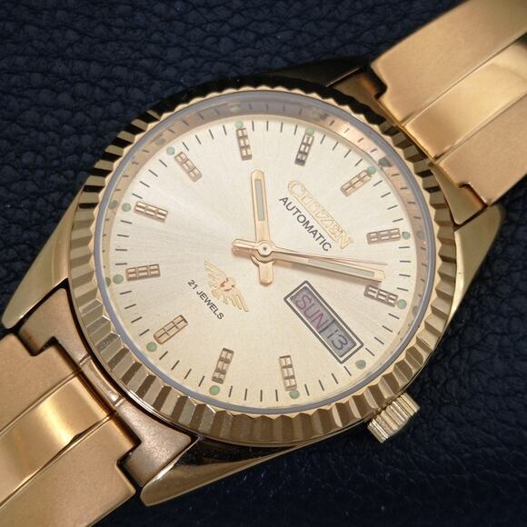 Vintage 1981 Citizen Automatic Mens Gold Watch W/daydate & Gold accents - Picture 6 of 10
